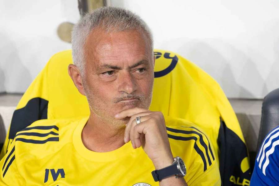 José Mourinho, entraîneur de Fenerbahçe José Mourinho, entraîneur de Fenerbahçe