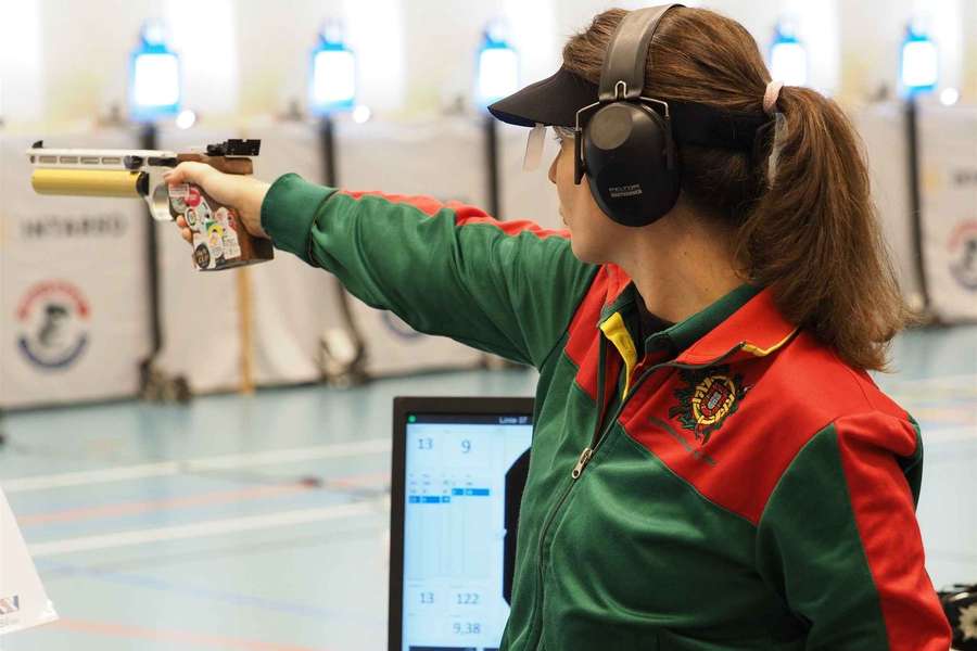 Joana Castelão lidera pistola a 25 metros nos Europeus de tiro