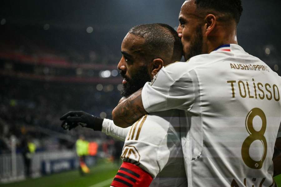 Lacazette et Tolisso contre Toulouse.