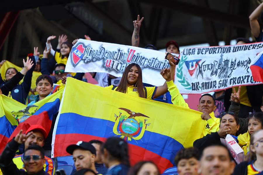 Torcedores equatorianos durante o amistoso contra a Arábia Saudita