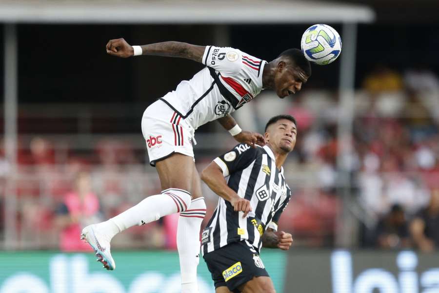 Santos x São Paulo: escalações e onde assistir ao jogo pelo Brasileirão