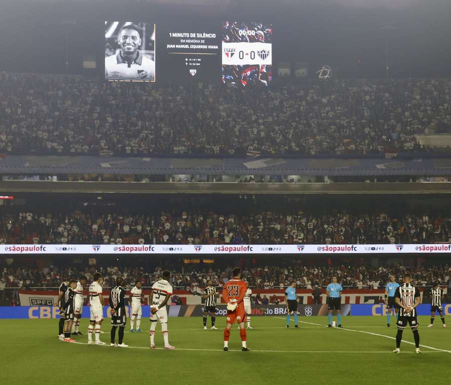 Houve 1 minuto de silêncio em São Paulo x Atlético-MG pela Copa do Brasil