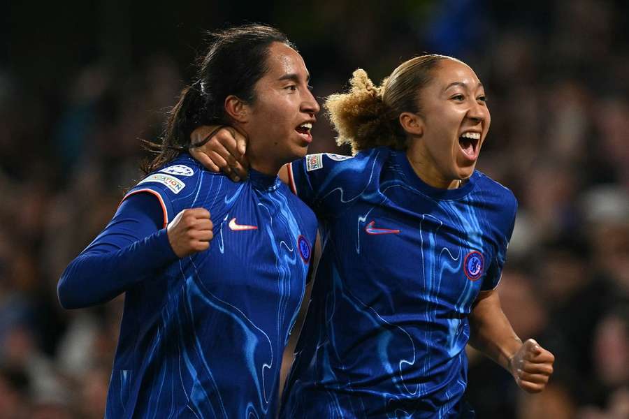 Mayra Ramírez celebra golo que confirmou o apuramento do Chelsea