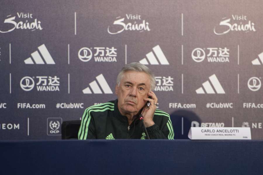 Ancelotti tijdens de persconferentie in aanloop naar de halve finale van het WK voor clubs