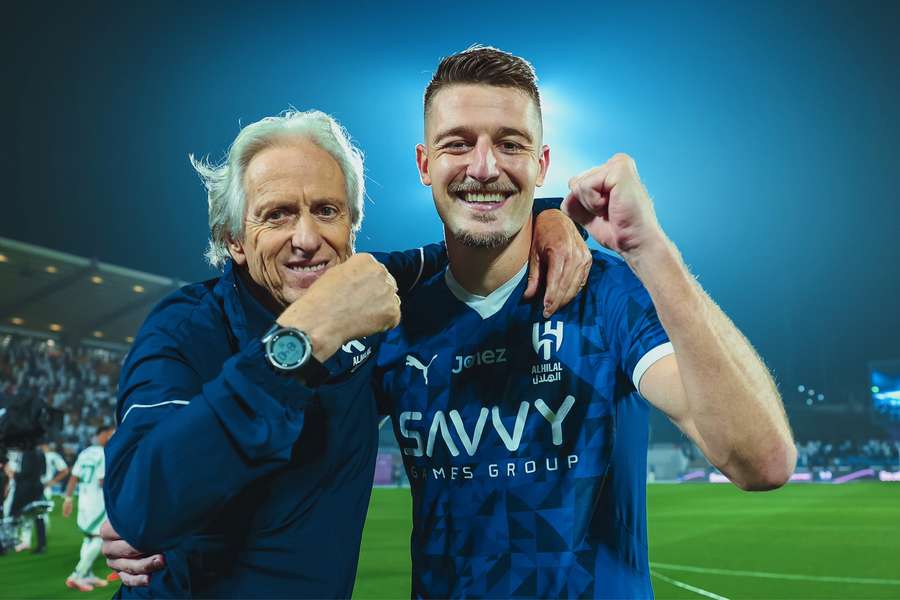 Jorge Jesus e Milinkovic-Savic celebram vaga na final da Supercopa