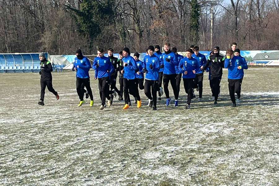 Jucătorii lui CS Păulești la antrenament Jucătorii lui CS Păulești la antrenament