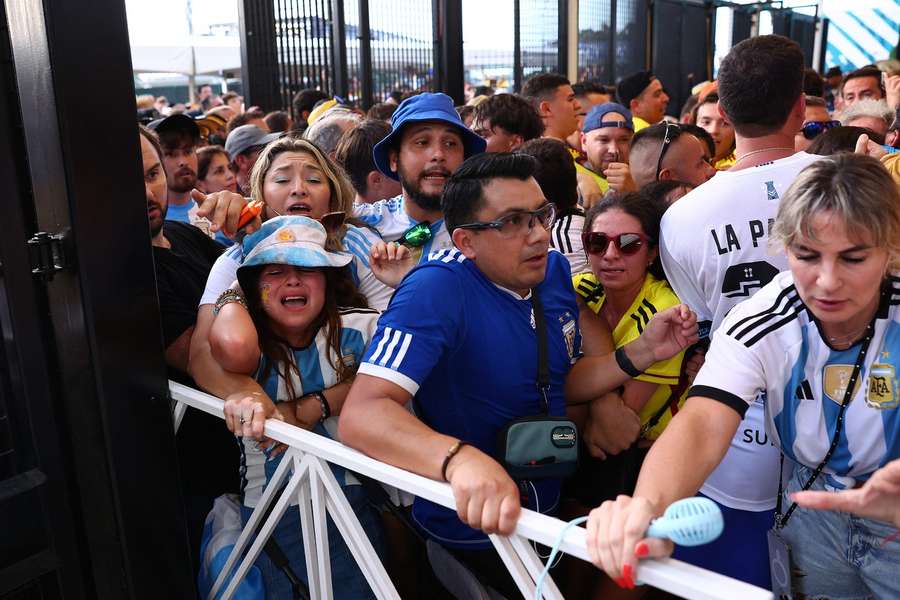 Los aficionados tuvieron problemas de ingreso en la final