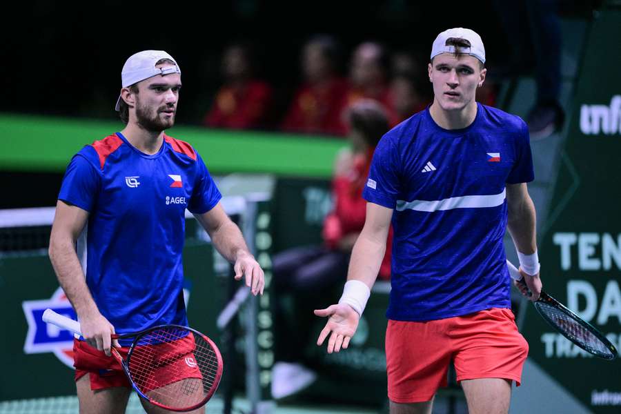 Tomáš Macháč a Jakub Menšík nezvládli rozhodující čtyřhru.