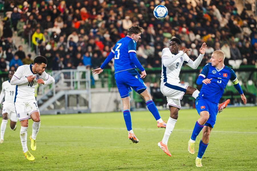 Mubama (číslo 9) strelil Slovákom dva góly. Mubama (číslo 9) strelil Slovákom dva góly.