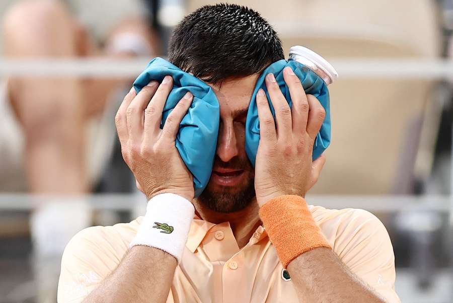 Djokovic, refrescándose la cara Djokovic, refrescándose la cara