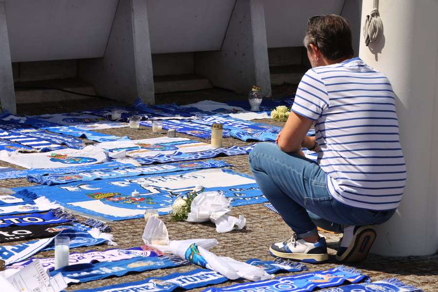 Adeptos prestaram homenagem Adeptos prestaram homenagem