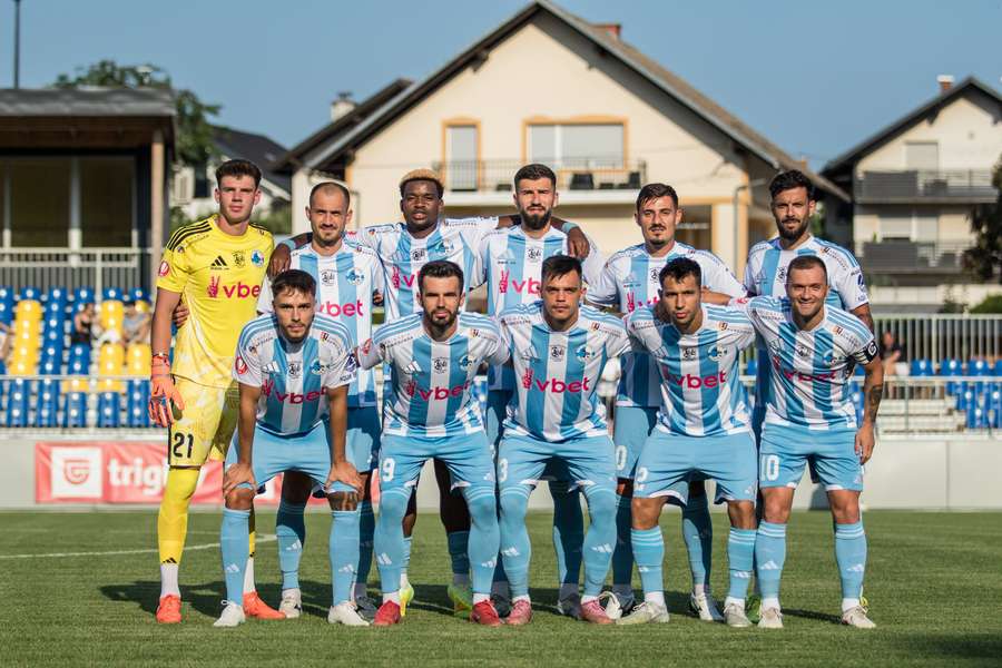 Nou-promovata Corvinul Hunedoara a pierdut primul meci de pregătire Nou-promovata Corvinul Hunedoara a pierdut primul meci de pregătire