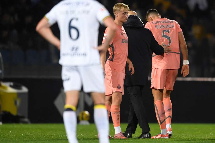 Bednarek saiu lesionado Bednarek saiu lesionado