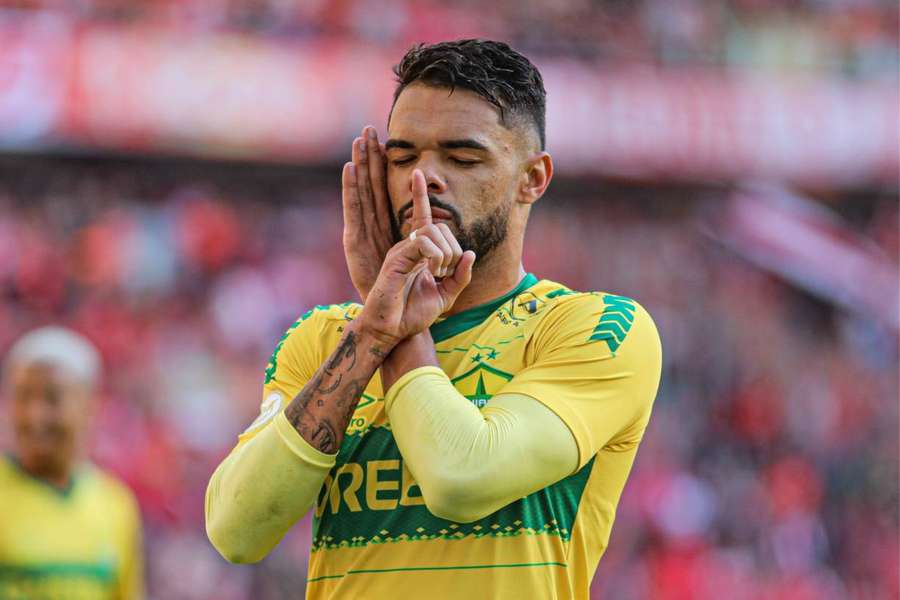 Raniele fez o golo do empate antes de Deyverson confirmar a reviravolta