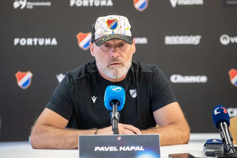 Hapal během tiskové konference.