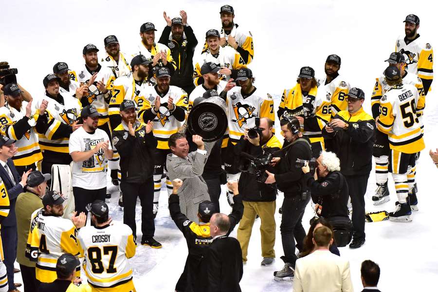 Pittsburgh Penguins kupuje rodina Hoffmannovcov.