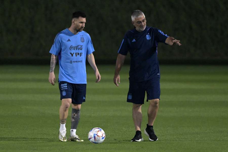 Messi comenzó a entrenar poco después que sus compañeros y en solitario.