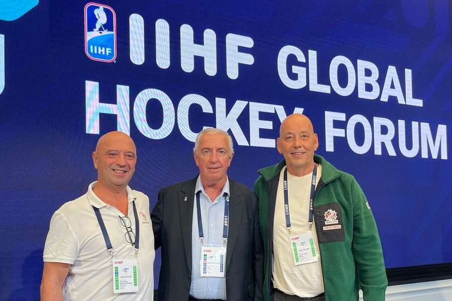 Responsáveis da federação portuguesa no Congresso Semianual da IIHF