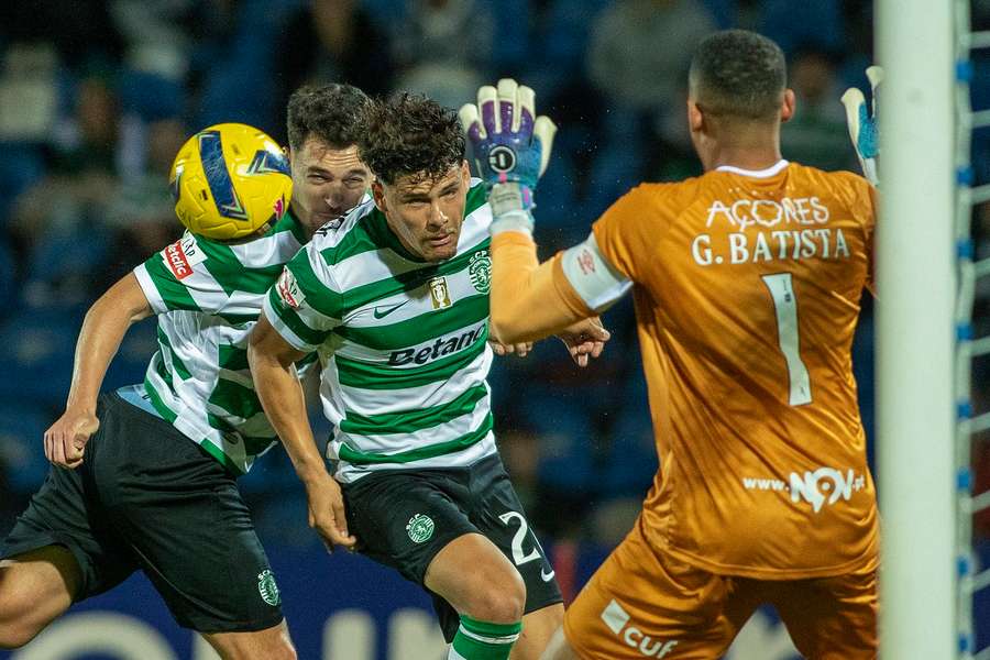 Gabriel Batista perante Maxi Araújo e Pedro Gonçalves Gabriel Batista perante Maxi Araújo e Pedro Gonçalves