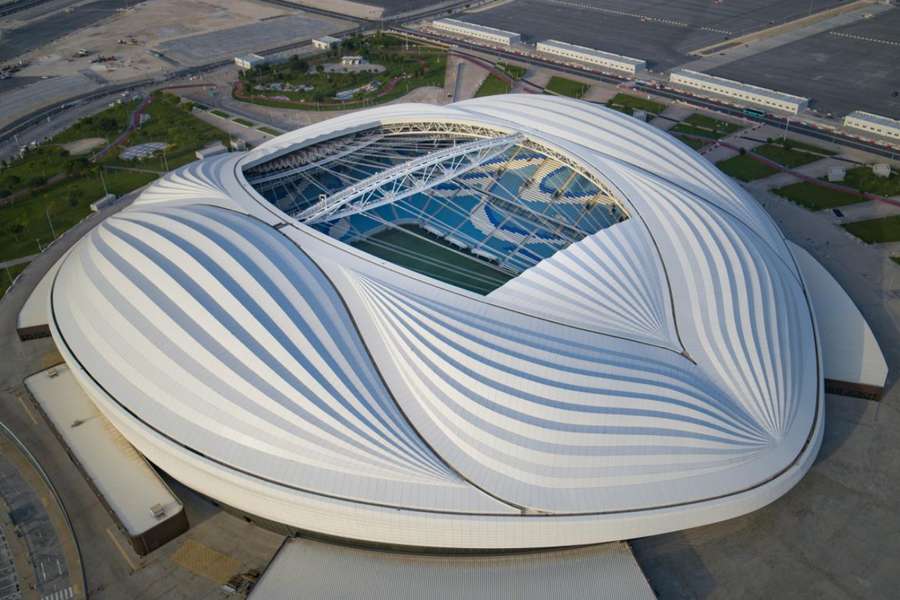 Střecha stadionu Al Janoub má evokovat vzedmuté plachty.