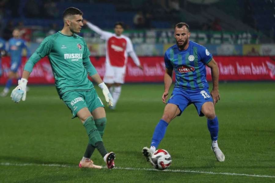 Útočník Václav Jurečka (vpravo) v utkání proti Fatihu Karagümrük Útočník Václav Jurečka (vpravo) v utkání proti Fatihu Karagümrük