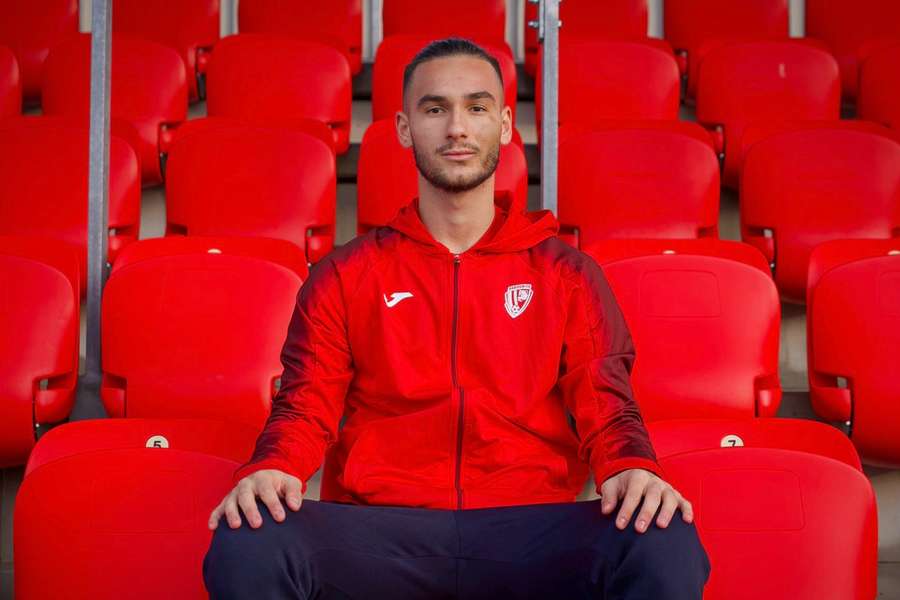 Albánský útočník rElmedin Rama se pro přípravu stěhuje ze Slavie B do Pardubic.