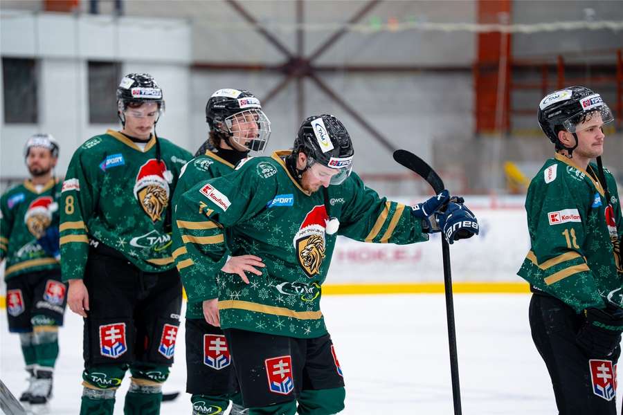 Levice majú na čele rebríčka trojbodový náskok. Levice majú na čele rebríčka trojbodový náskok.
