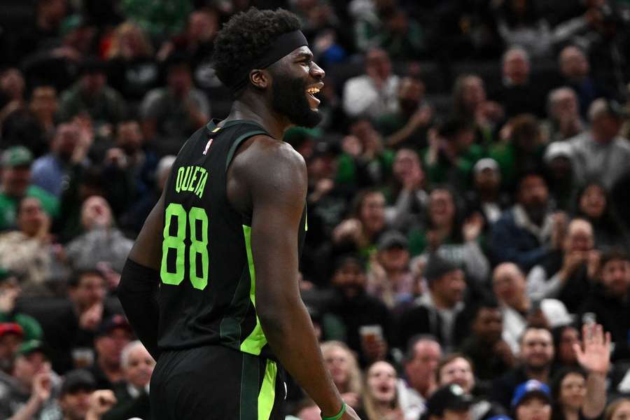 Neemias Queta em ação pelos Celtics