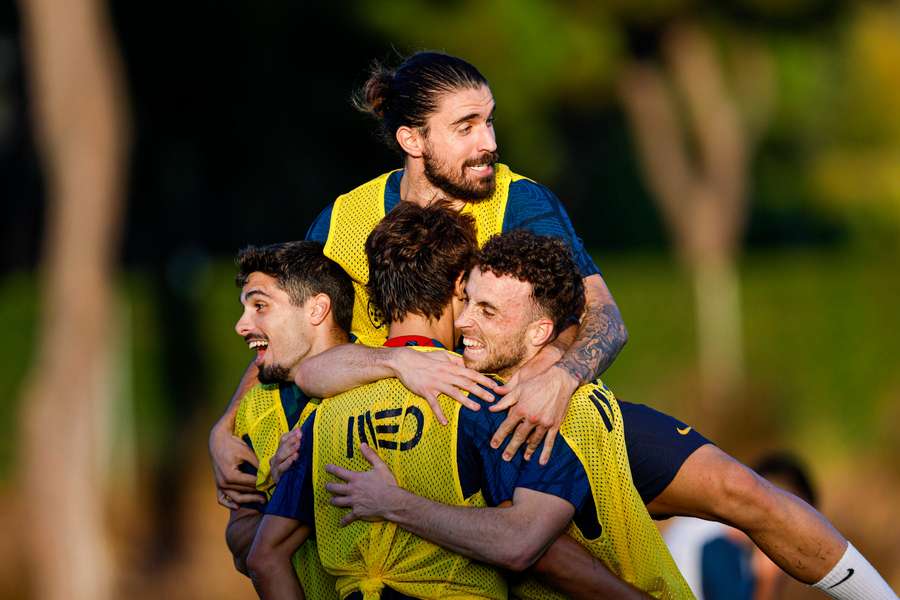 Rúben Neves regressou aos treinos