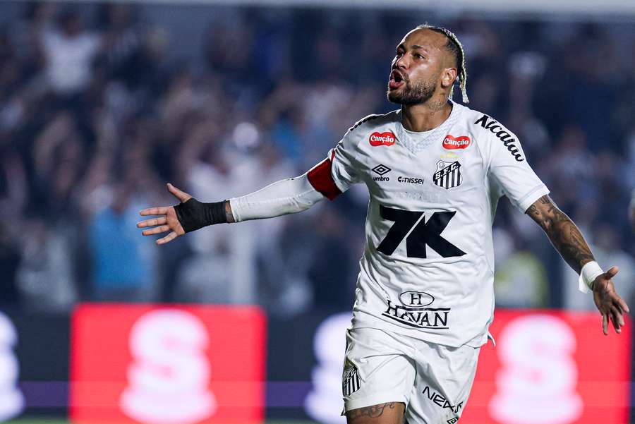 Neymar fez a festa da torcida santista na Vila Belmiro Neymar fez a festa da torcida santista na Vila Belmiro