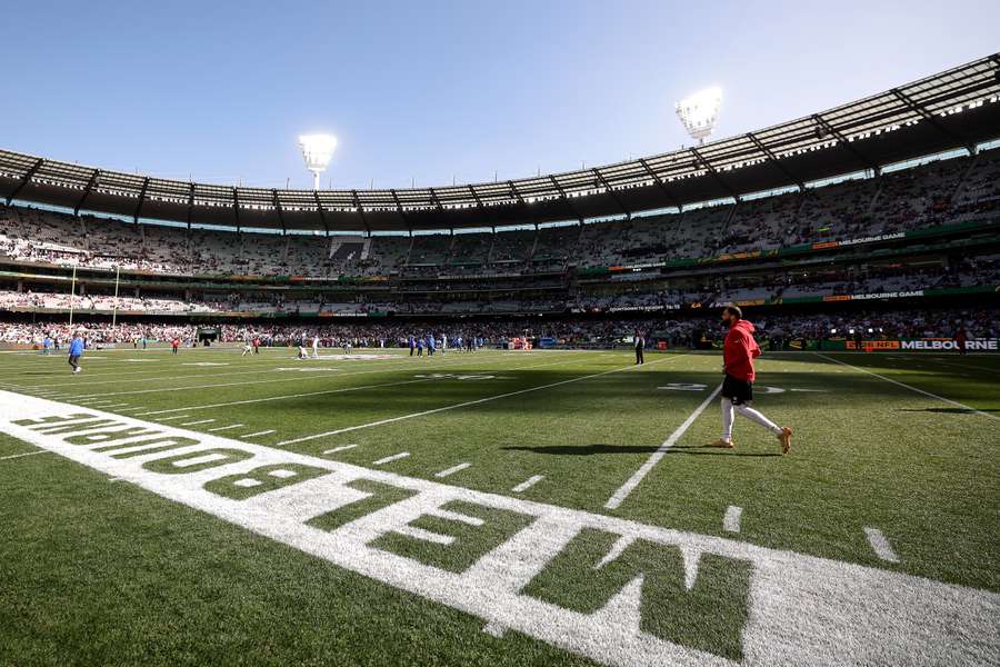 Pre-game warm-ups at the MCG on Friday morning, local time. Pre-game warm-ups at the MCG on Friday morning, local time.