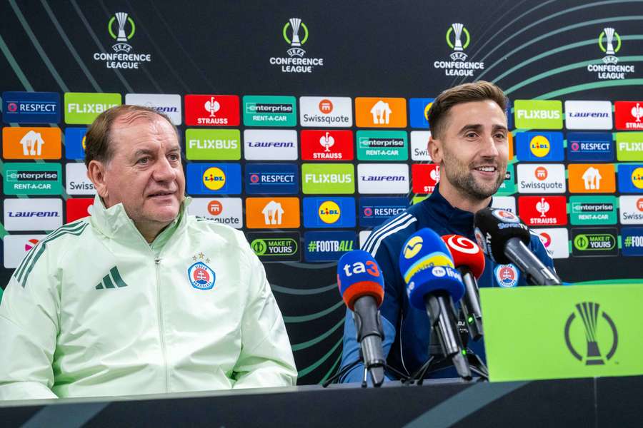 Weiss a Šporar na tlačovej konferencii. Weiss a Šporar na tlačovej konferencii.