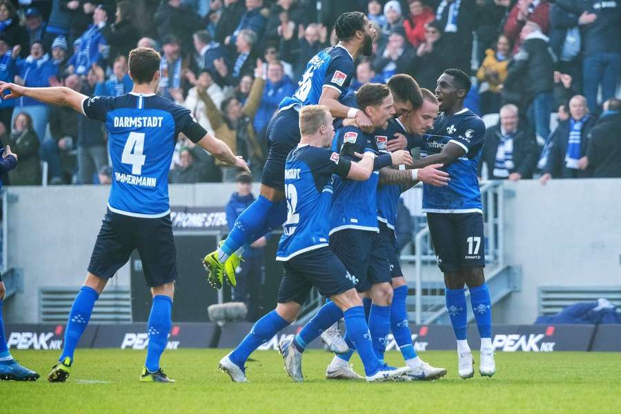 Darmstadt bejubelt das 1:0 durch Tietz