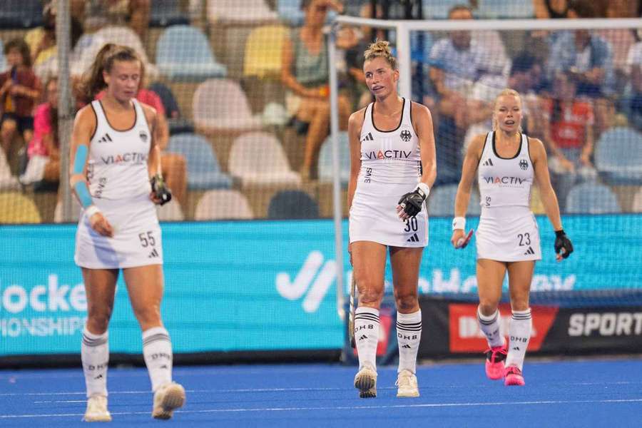 Hanna Granitzki (m.) und die deutschen Damen haderten mit der eigenen Defensive