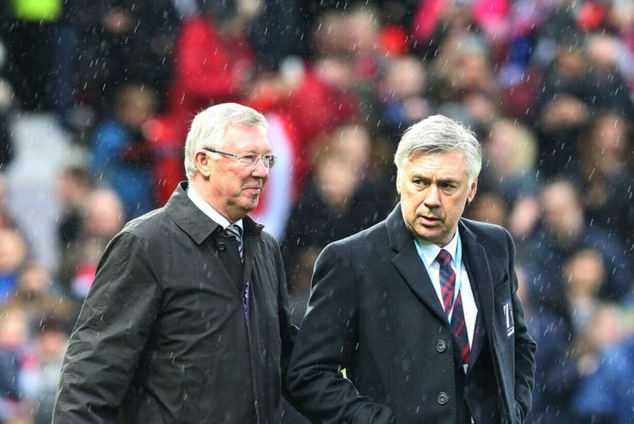 Sir Alex Ferguson (li.) gibt seinen Rekord an Carlo Ancelotti (re.) ab