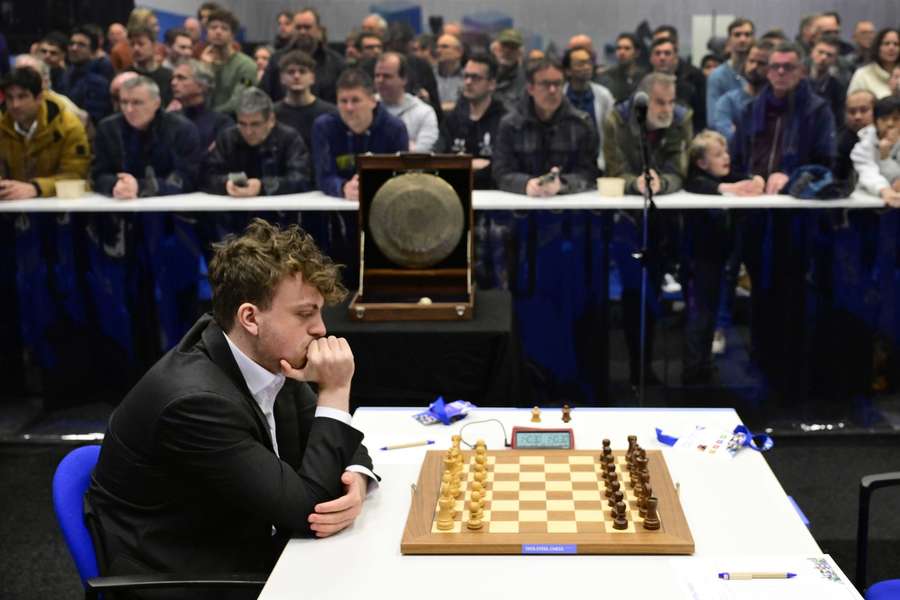 Hans Niemann in azione al Campionato mondiale di scacchi blitz