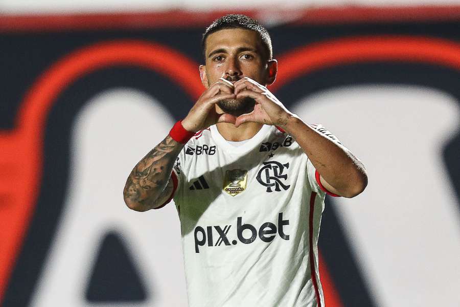 Arrascaeta abriu o placar em Vitória 1x2 Flamengo Arrascaeta abriu o placar em Vitória 1x2 Flamengo