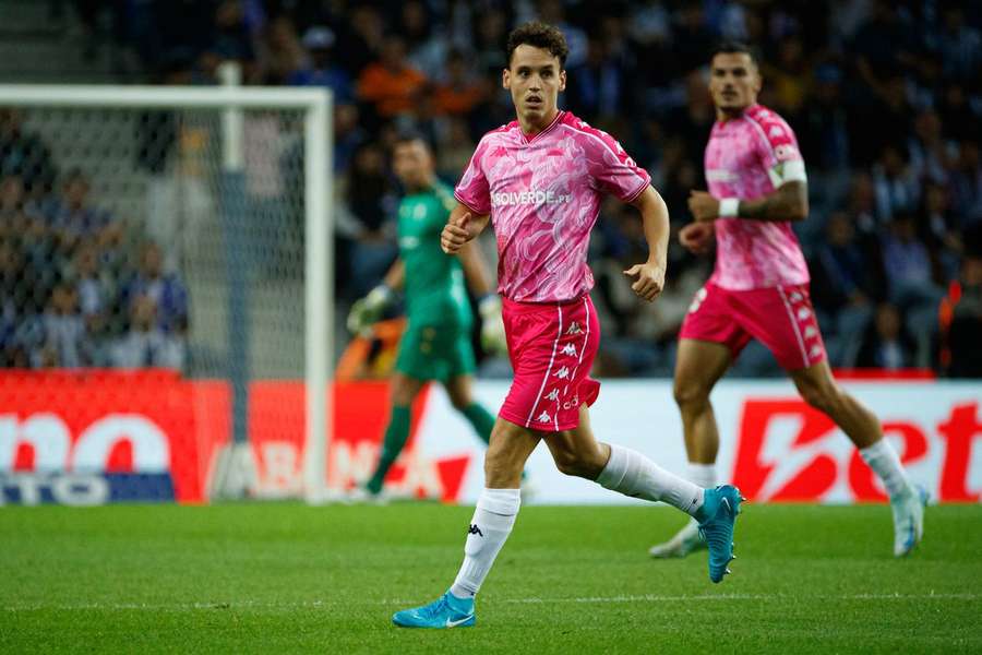 Orellana ha jugado 20 partidos con la camiseta del Estoril Orellana ha jugado 20 partidos con la camiseta del Estoril