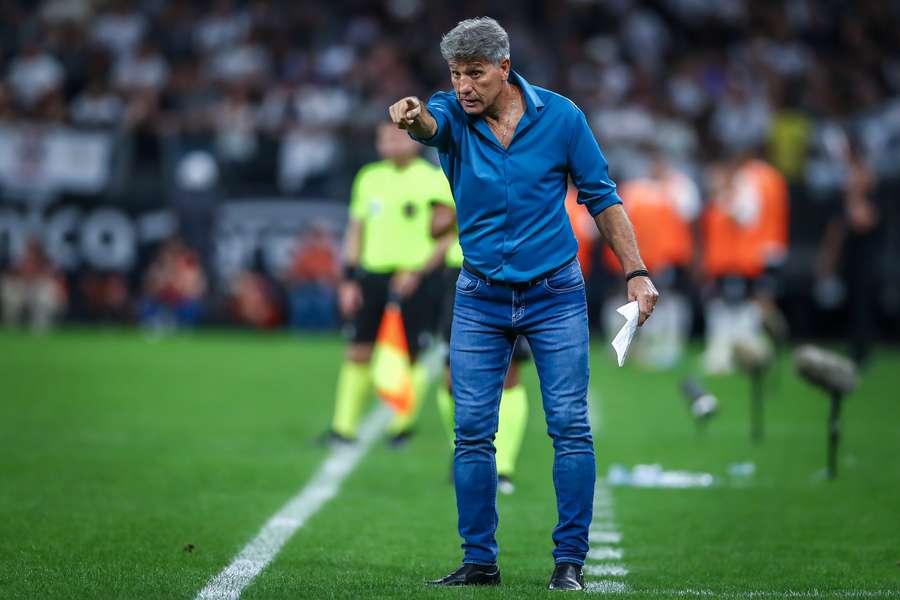 O técnico gremista viu erro da arbitragem no final do jogo