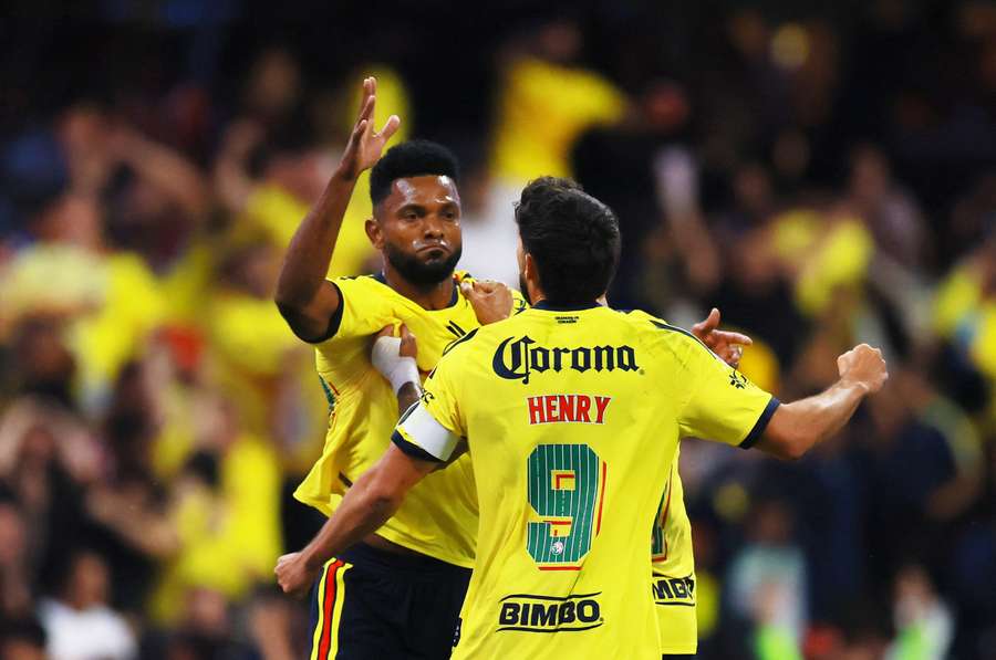 El América gana con goles de sus delanteros El América gana con goles de sus delanteros