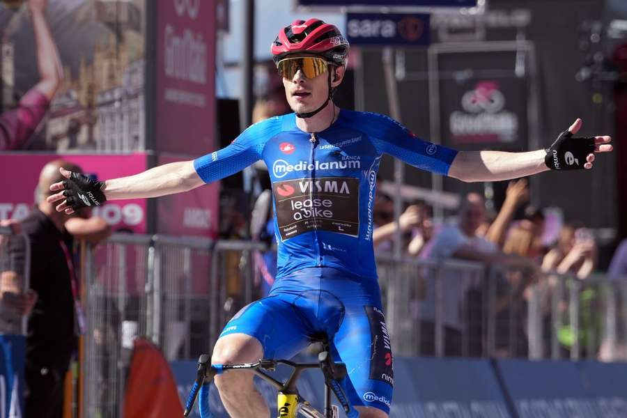Jonas Vingegaard conquistou a 14.ª etapa da Volta a Itália destronou Afonso Eulálio