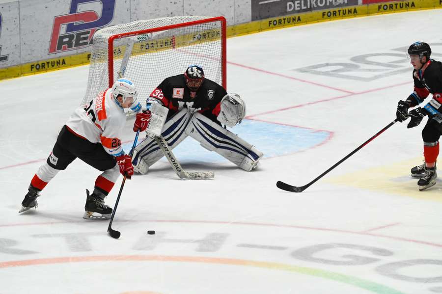 Pardubice prohrály na domácím ledě 1:10 s UK Hockey.