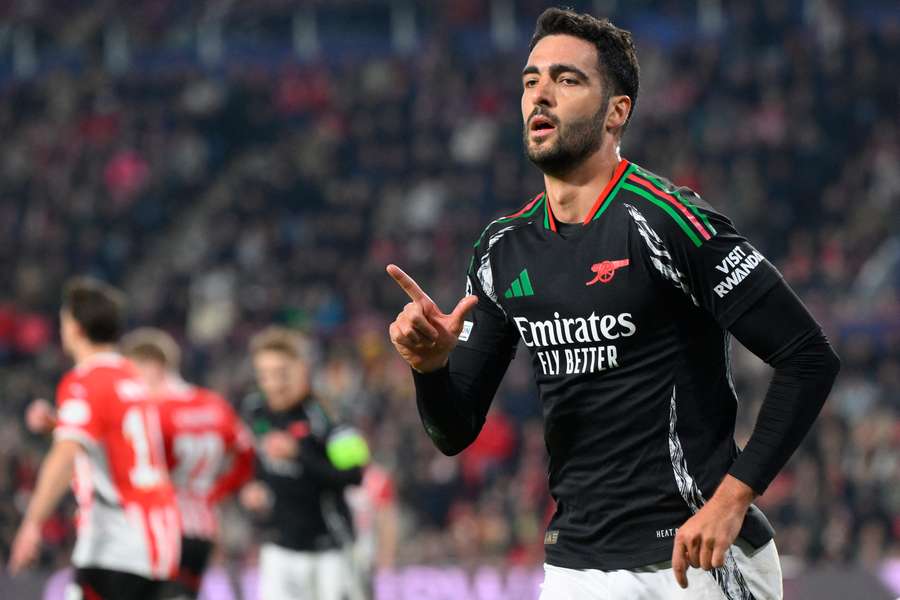 Merino fez o seu, mesmo jogando fora de sua posição de origem