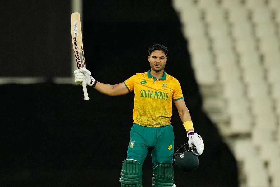 Hendricks celebrates his maiden T20 century Hendricks celebrates his maiden T20 century