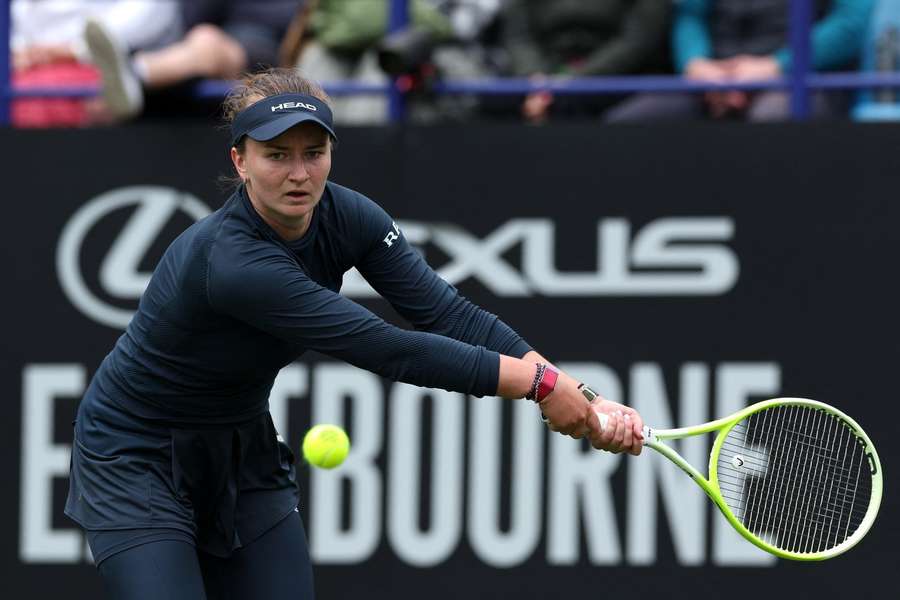 Barbora Krejčíková postoupila v Eastbourne do druhého kola.