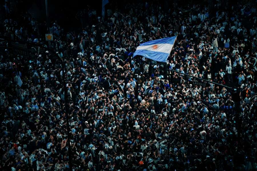 Kibice z Ameryki Południowej nie będą kibicować Argentynie w finale. Zarzucają jej arogancję Kibice z Ameryki Południowej nie będą kibicować Argentynie w finale. Zarzucają jej arogancję