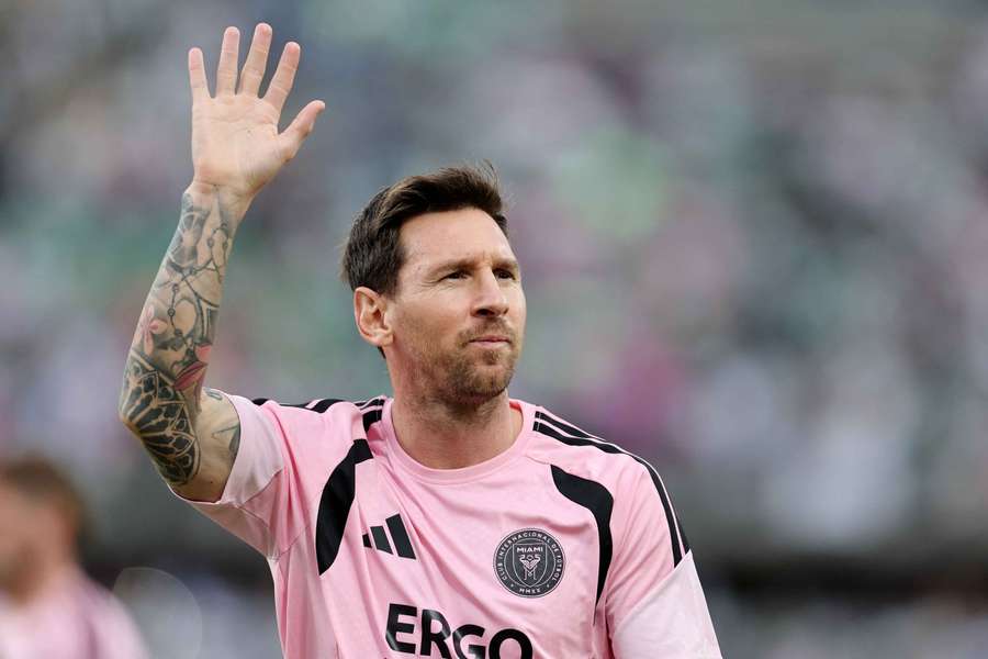 Messi sufre una lesión muscular 