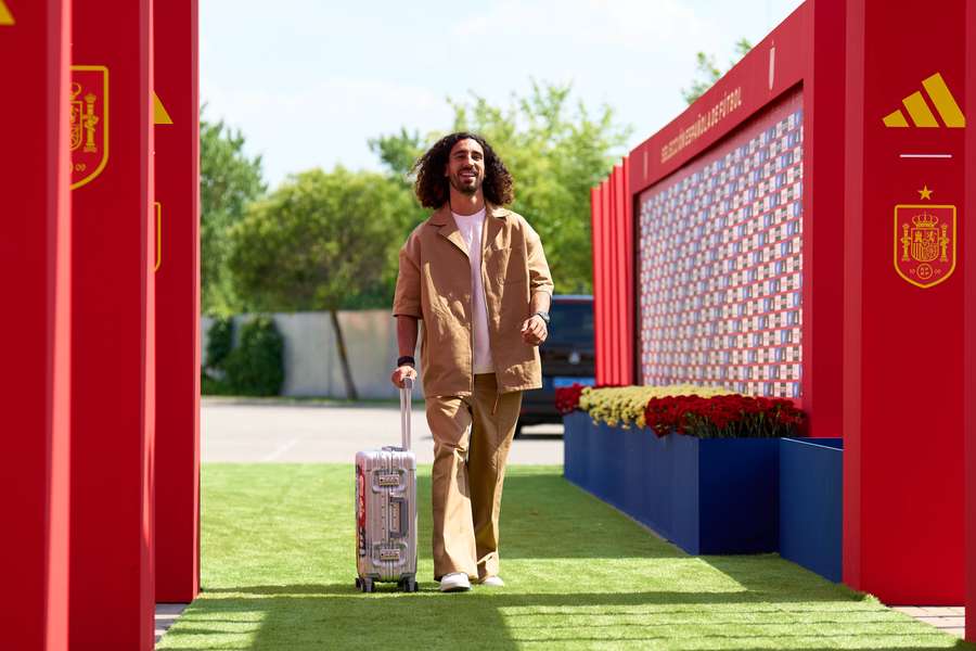 Cucurella, a su llegada a la concentración de la selección española Cucurella, a su llegada a la concentración de la selección española