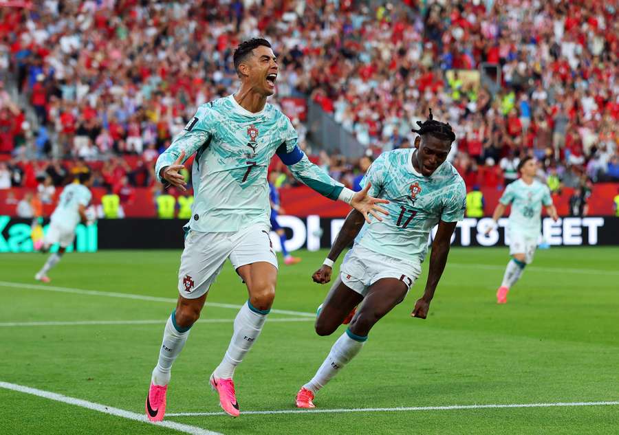 Ronaldo oslavuje svoj gól. Ronaldo oslavuje svoj gól.