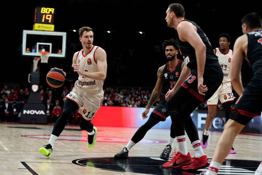 Andreas Obst beim Zug zum Korb. Andreas Obst beim Zug zum Korb.